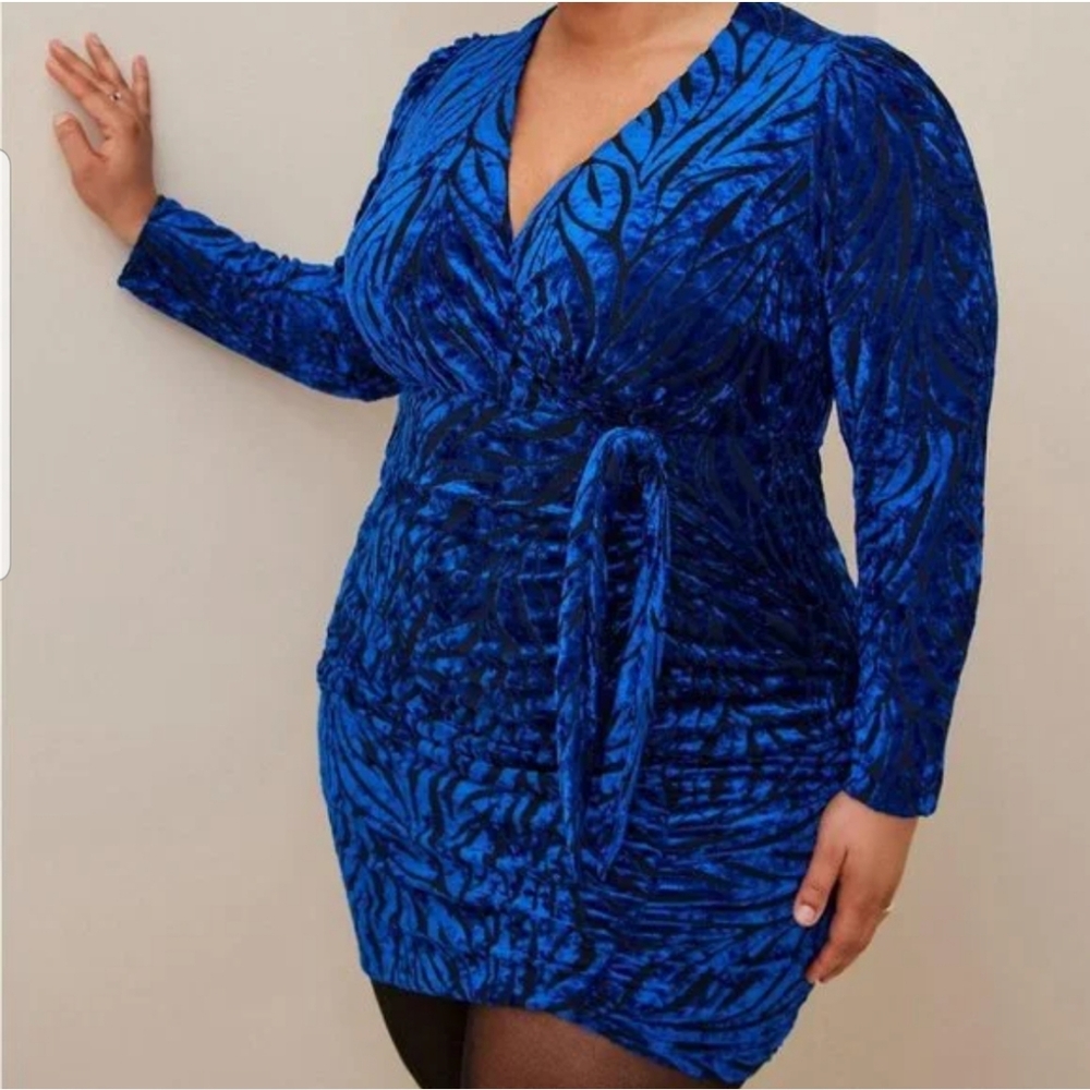 NWT Torrid Women’s 20 Blue Burnout Velvet Shirred Long Sleeve V-Neck Party Dress
